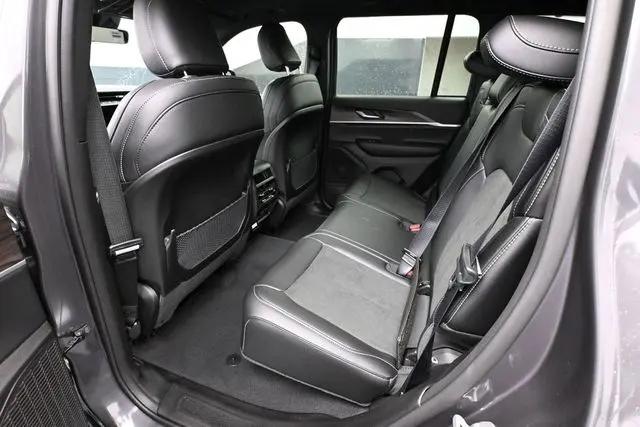 2026 Jeep Grand Cherokee Altitude 4x4