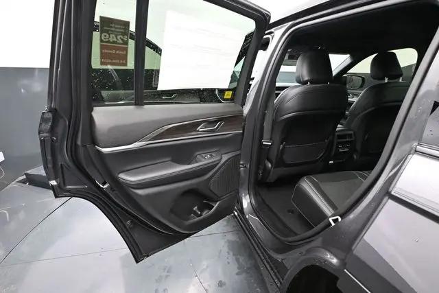 2026 Jeep Grand Cherokee Altitude 4x4