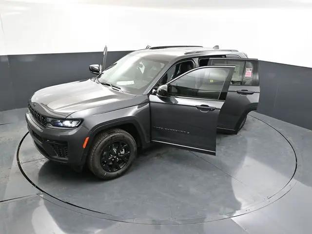 2026 Jeep Grand Cherokee Altitude 4x4