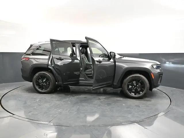 2026 Jeep Grand Cherokee Altitude 4x4