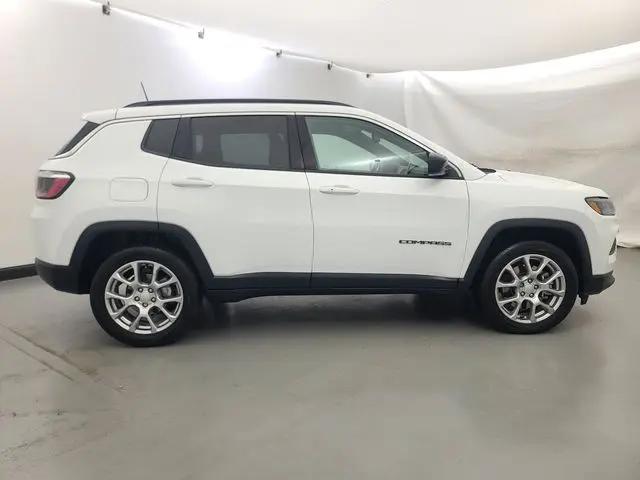 2024 Jeep Compass Latitude Lux FWD