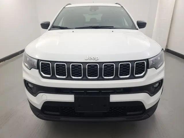 2024 Jeep Compass Latitude Lux FWD