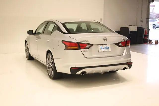 2023 Nissan Altima SL FWD