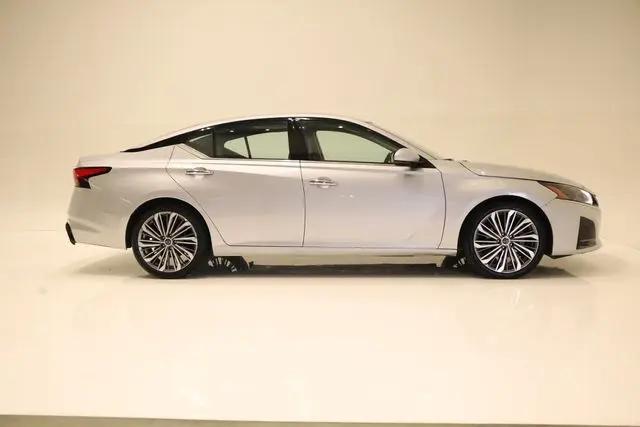 2023 Nissan Altima SL FWD