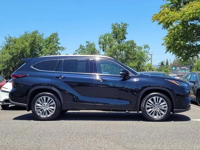 2024 Toyota Highlander Platinum