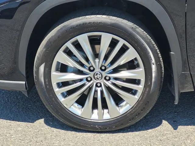 2024 Toyota Highlander Platinum