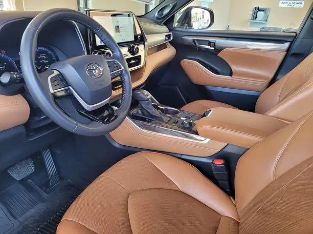 2024 Toyota Highlander Platinum