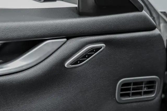 2016 Maserati Ghibli Standard