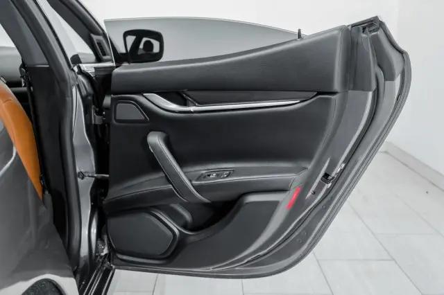 2016 Maserati Ghibli Standard