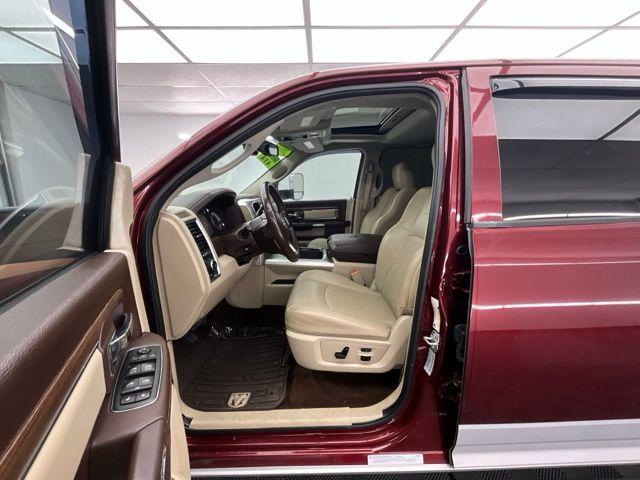 2017 Ram 3500 Laramie Crew Cab 4x4 8' Box