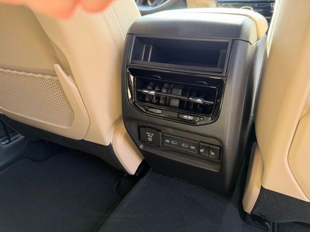 2026 Jeep Grand Cherokee Limited 4x2