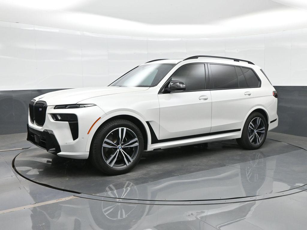 2023 BMW X7 M60i's photo