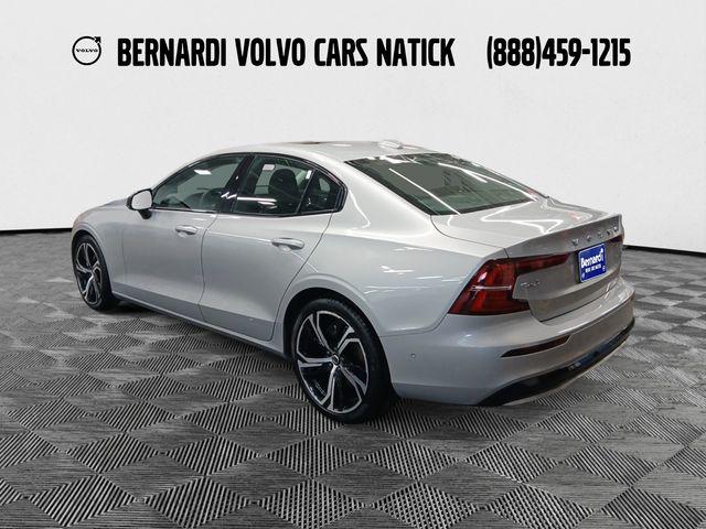 2023 Volvo S60 B5 Plus Dark Theme