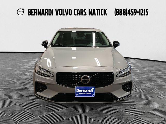 2023 Volvo S60 B5 Plus Dark Theme