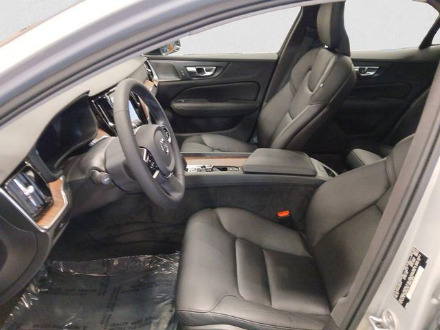 2023 Volvo S60 B5 Plus Dark Theme