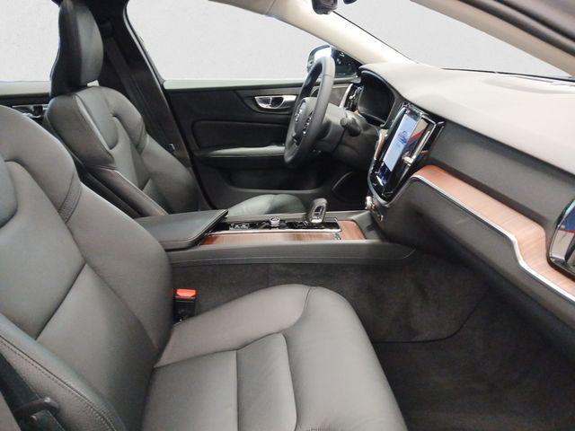 2023 Volvo S60 B5 Plus Dark Theme