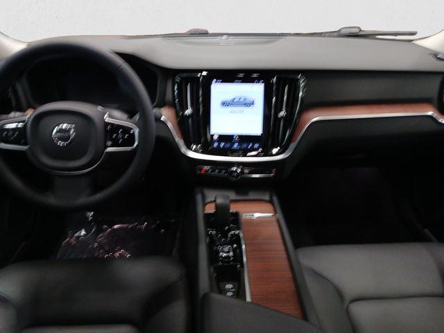 2023 Volvo S60 B5 Plus Dark Theme