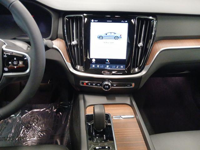2023 Volvo S60 B5 Plus Dark Theme
