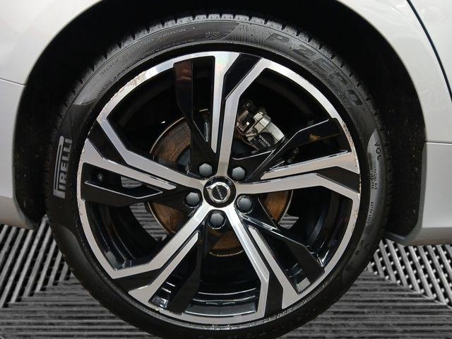 2023 Volvo S60 B5 Plus Dark Theme
