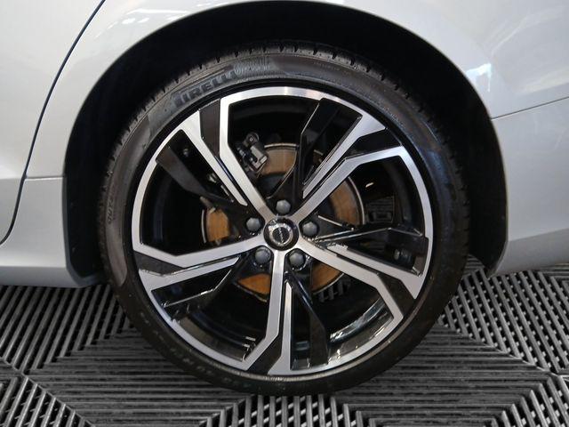 2023 Volvo S60 B5 Plus Dark Theme