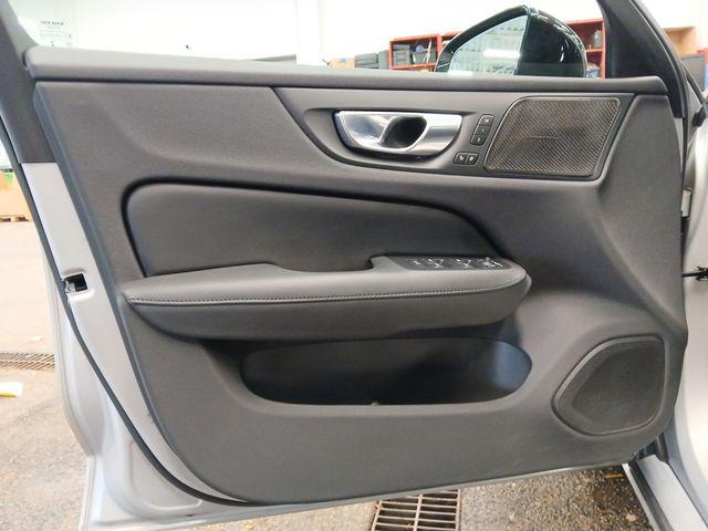 2023 Volvo S60 B5 Plus Dark Theme