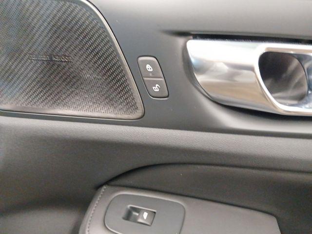 2023 Volvo S60 B5 Plus Dark Theme