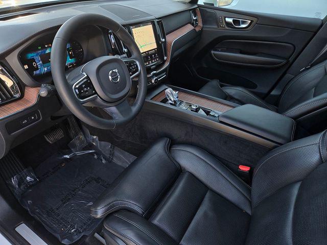2023 Volvo XC60 Recharge T8 Ultimate Bright Theme