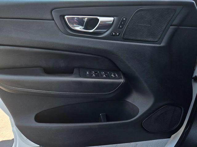 2023 Volvo XC60 Recharge T8 Ultimate Bright Theme