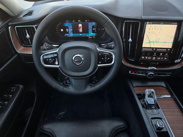 2023 Volvo XC60 Recharge T8 Ultimate Bright Theme