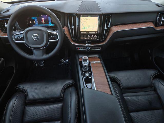 2023 Volvo XC60 Recharge T8 Ultimate Bright Theme
