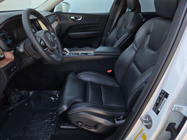 2023 Volvo XC60 Recharge T8 Ultimate Bright Theme