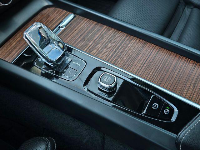 2023 Volvo XC60 Recharge T8 Ultimate Bright Theme