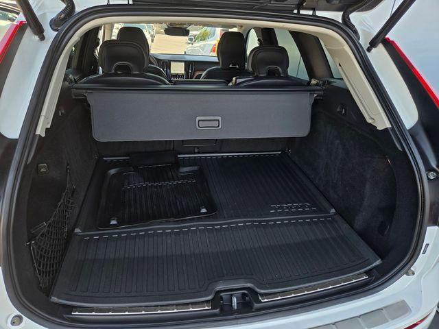 2023 Volvo XC60 Recharge T8 Ultimate Bright Theme
