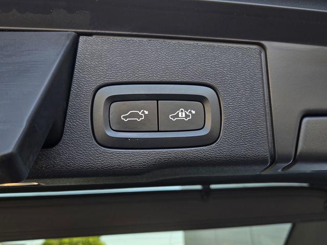 2023 Volvo XC60 Recharge T8 Ultimate Bright Theme