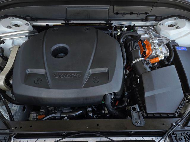 2023 Volvo XC60 Recharge T8 Ultimate Bright Theme