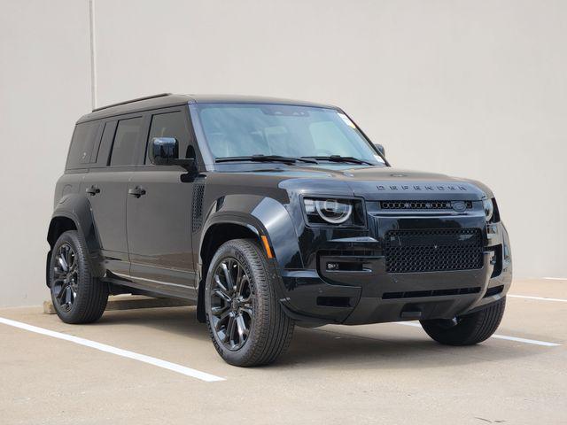 2026 Land Rover Defender P635 OCTA Black