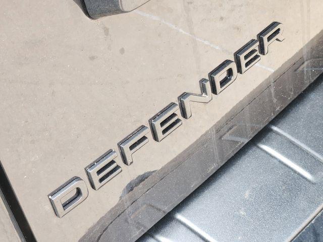 2026 Land Rover Defender P635 OCTA Black