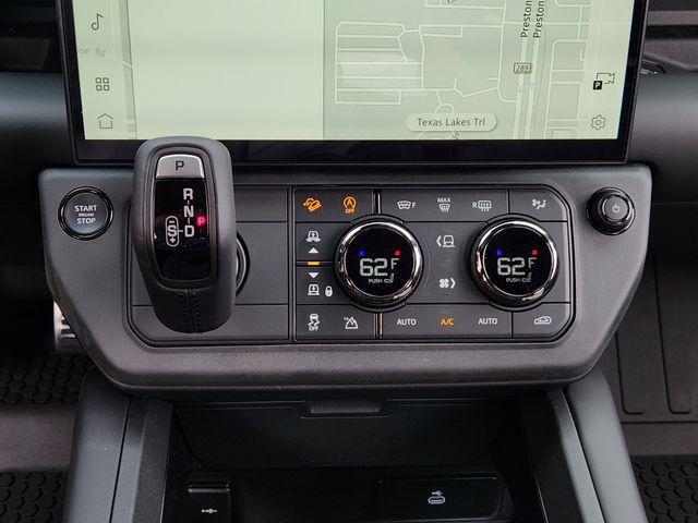 2026 Land Rover Defender P635 OCTA Black