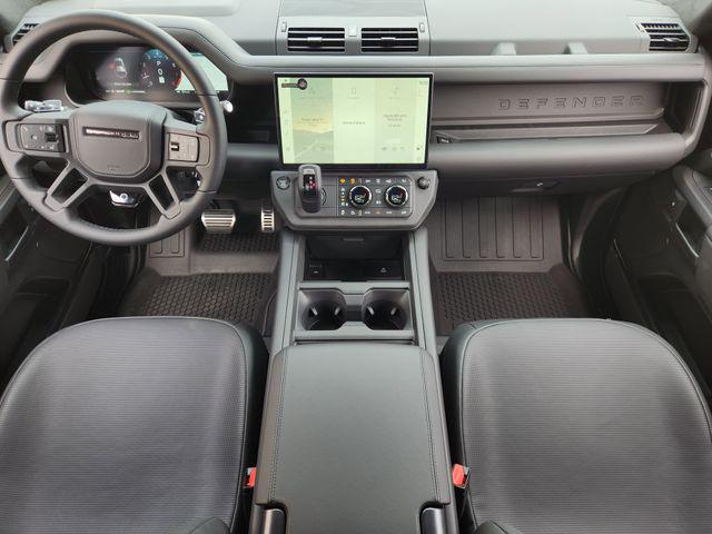 2026 Land Rover Defender P635 OCTA Black
