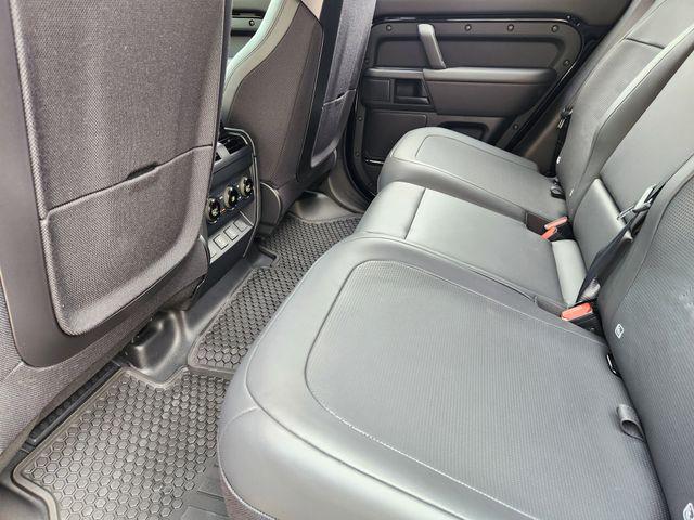 2026 Land Rover Defender P635 OCTA Black
