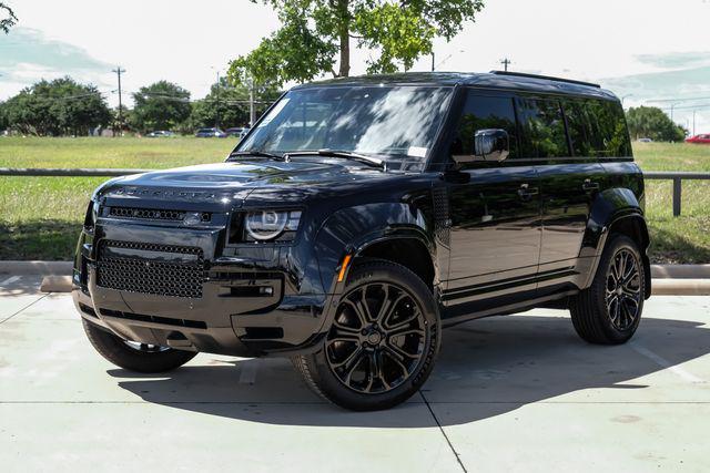 2026 Land Rover Defender P635 OCTA Black