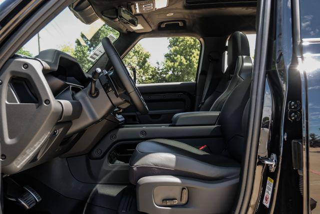 2026 Land Rover Defender P635 OCTA Black