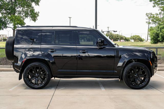 2026 Land Rover Defender P635 OCTA Black