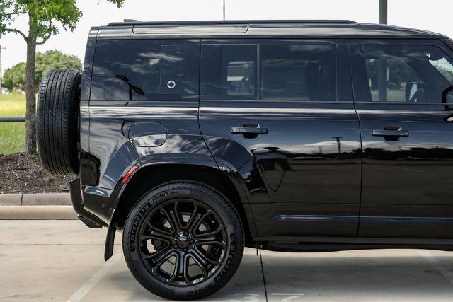 2026 Land Rover Defender P635 OCTA Black