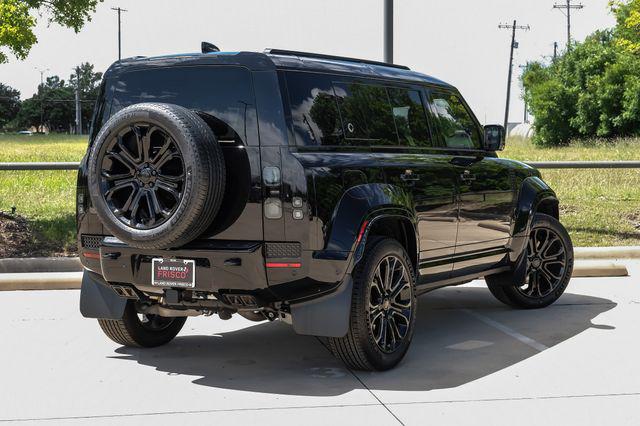 2026 Land Rover Defender P635 OCTA Black