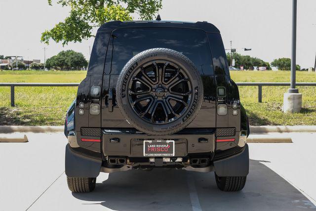 2026 Land Rover Defender P635 OCTA Black