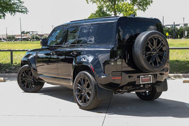 2026 Land Rover Defender P635 OCTA Black