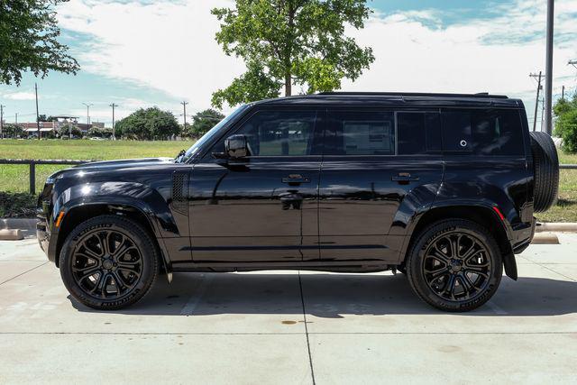 2026 Land Rover Defender P635 OCTA Black