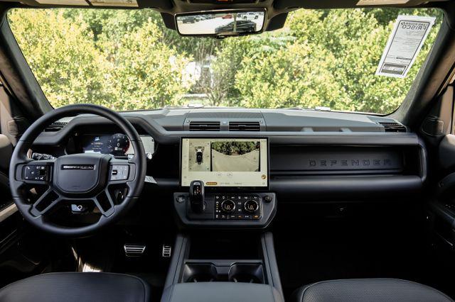 2026 Land Rover Defender P635 OCTA Black