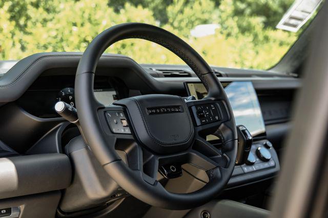 2026 Land Rover Defender P635 OCTA Black